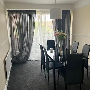 Stunning 3 Bedroom Property- Large London