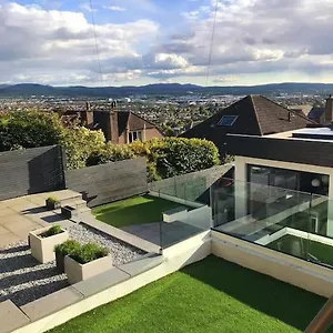 Kaimes Kip: Stylish Five Bedroom Holiday home Edinburgh
